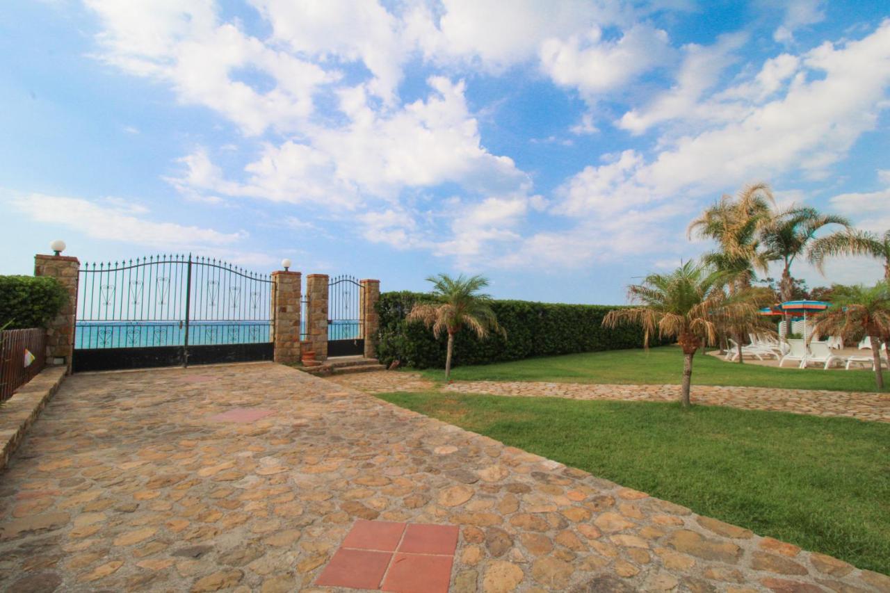 Il Geranio - Resort & Suites Акуедолчи Екстериор снимка