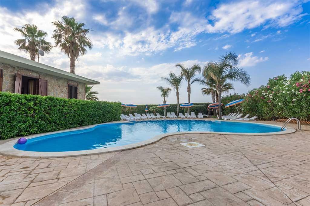Il Geranio - Resort & Suites Акуедолчи Екстериор снимка