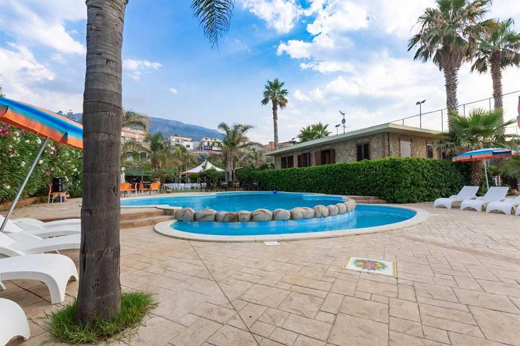 Il Geranio - Resort & Suites Акуедолчи Екстериор снимка